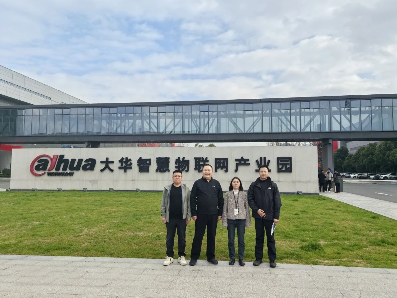吉科信息传媒数字学院领导赴浙江大华、海康威视 深化校企合作 共探产教融合发展新路径！